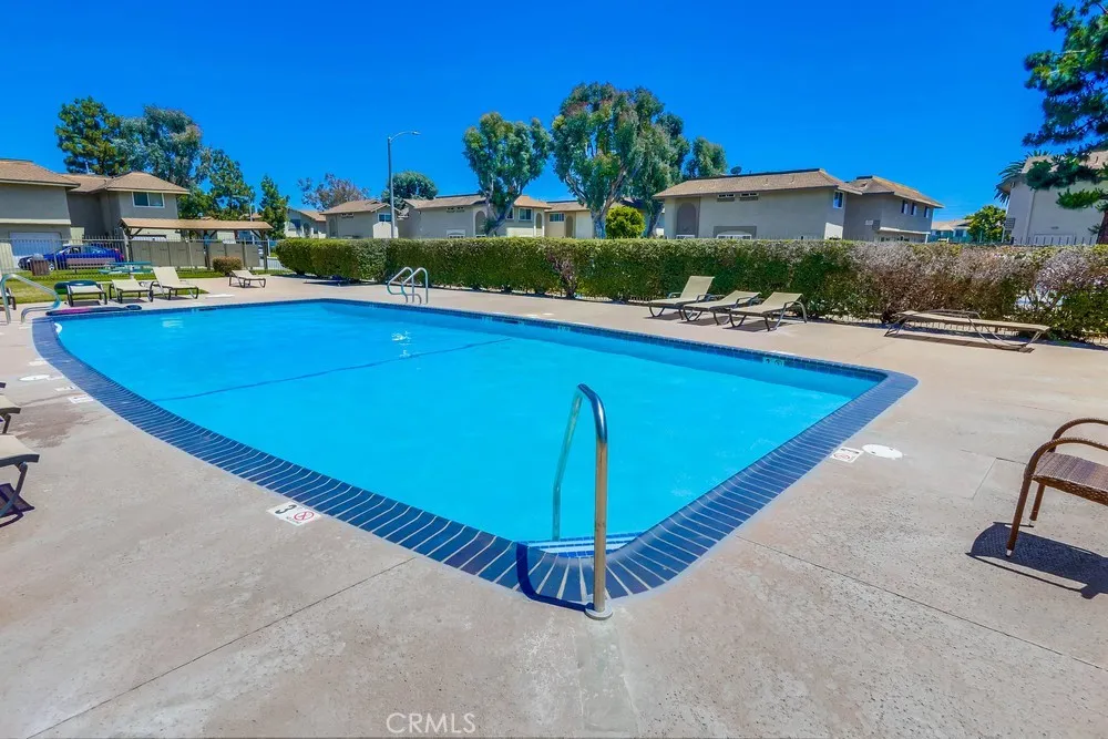 9502 Pettswood Dr #7 Huntington Beach, CA 92646