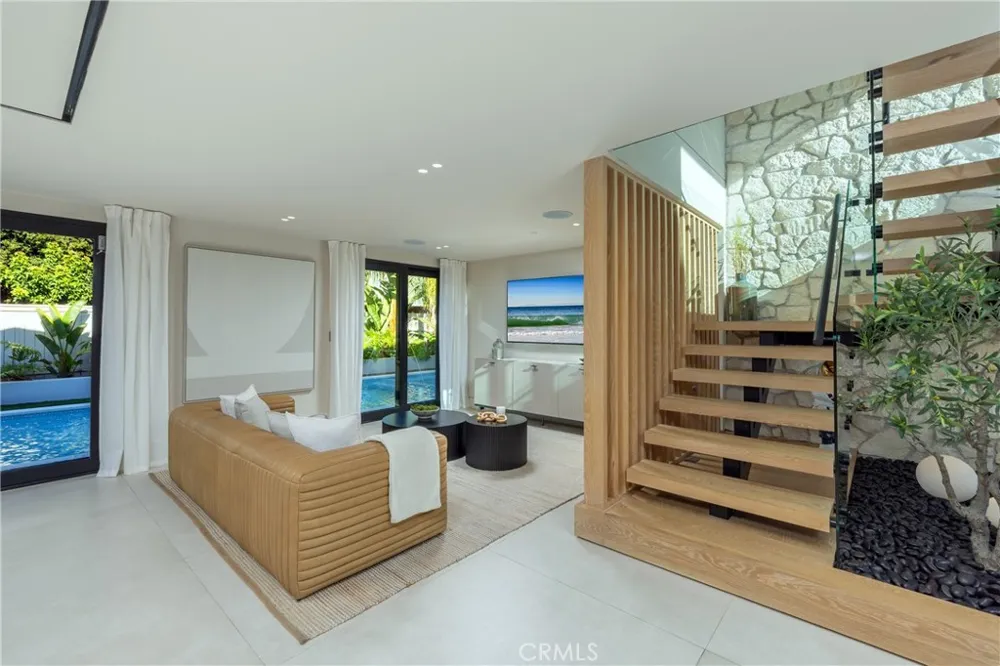 16732 Edgewater Huntington Beach, CA 92649