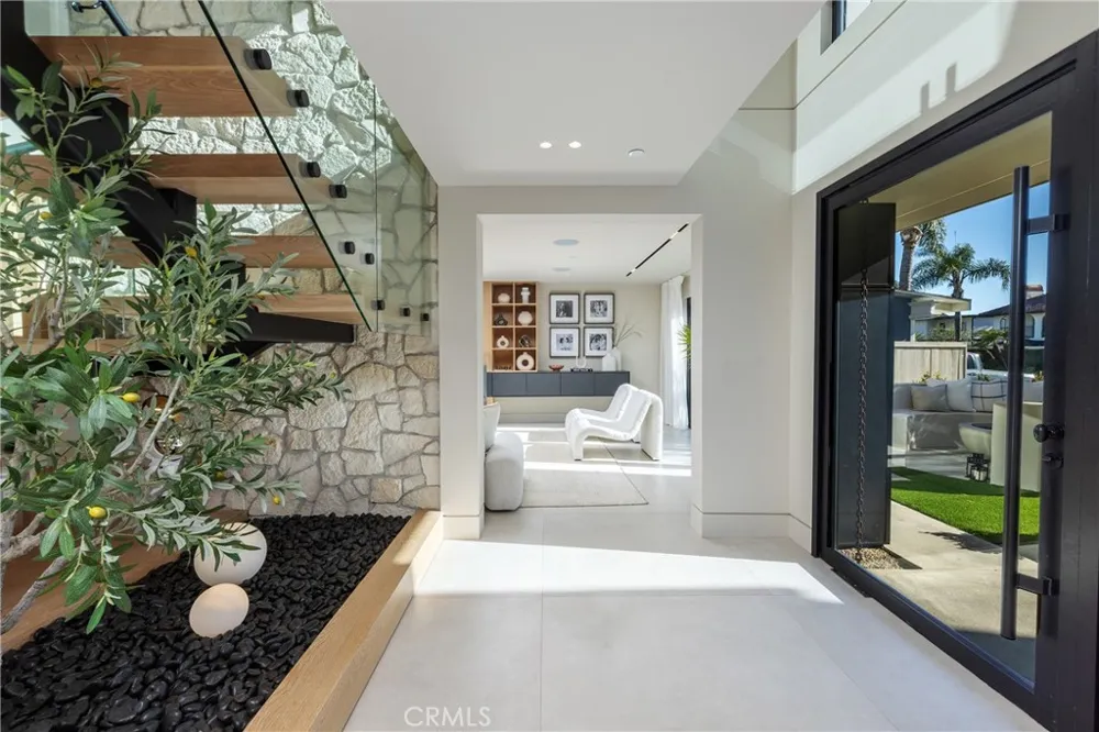 16732 Edgewater Huntington Beach, CA 92649
