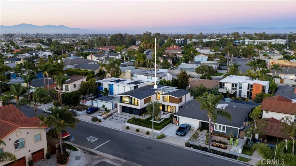 16732 Edgewater Huntington Beach, CA 92649