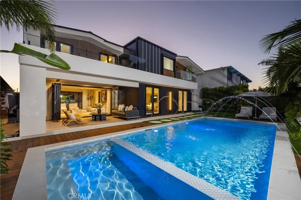16732 Edgewater Huntington Beach, CA 92649