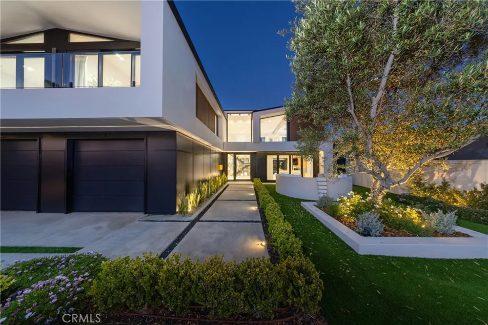 16732 Edgewater Huntington Beach, CA 92649