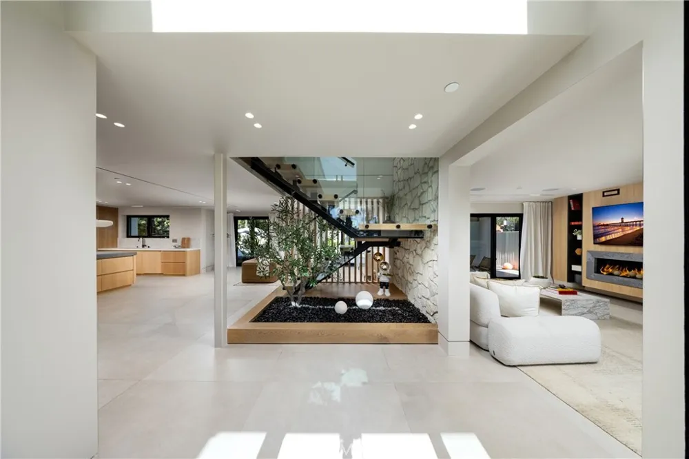 16732 Edgewater Huntington Beach, CA 92649