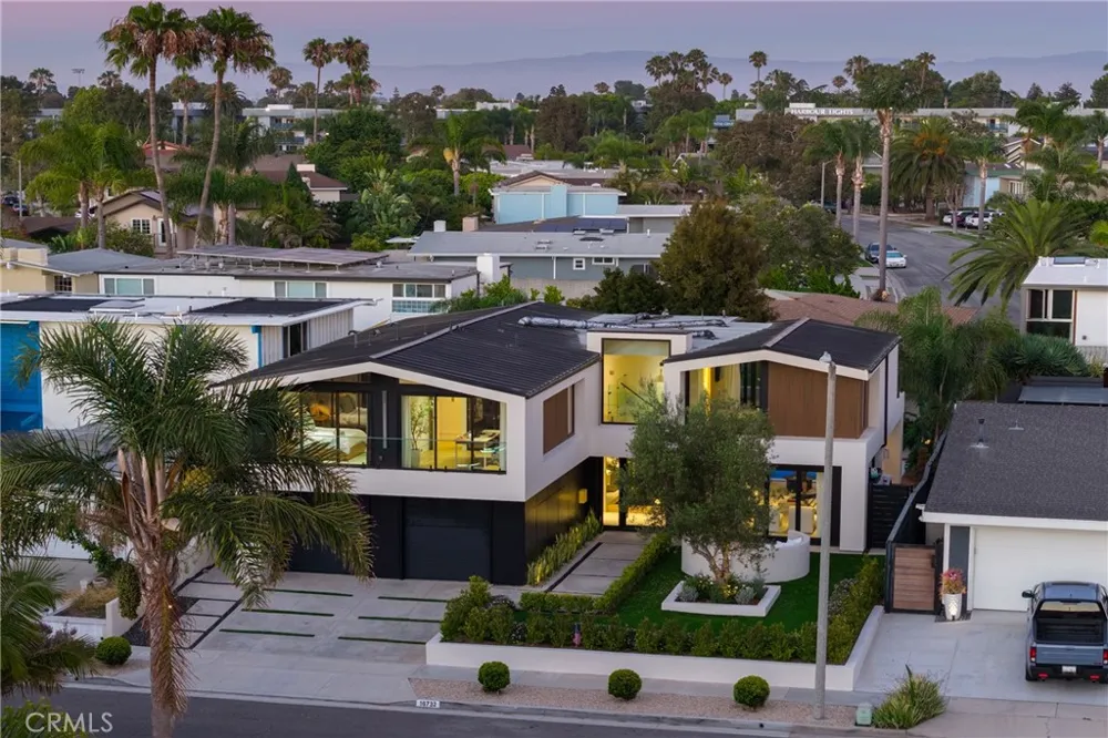 16732 Edgewater Huntington Beach, CA 92649
