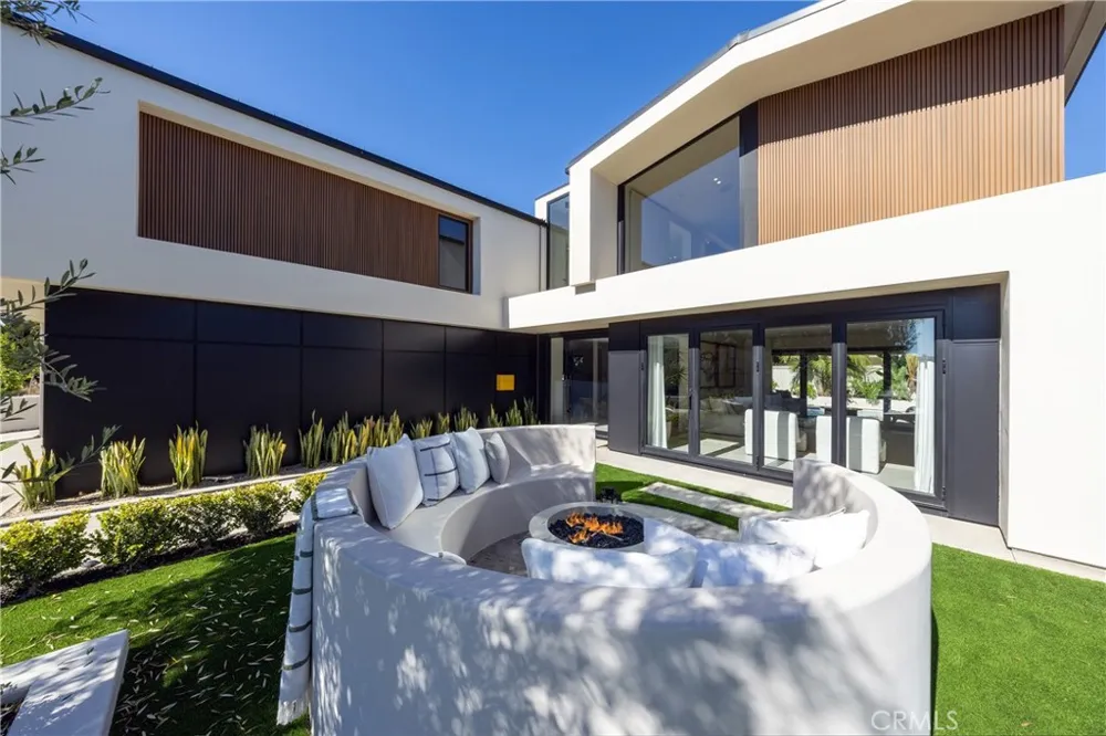 16732 Edgewater Huntington Beach, CA 92649