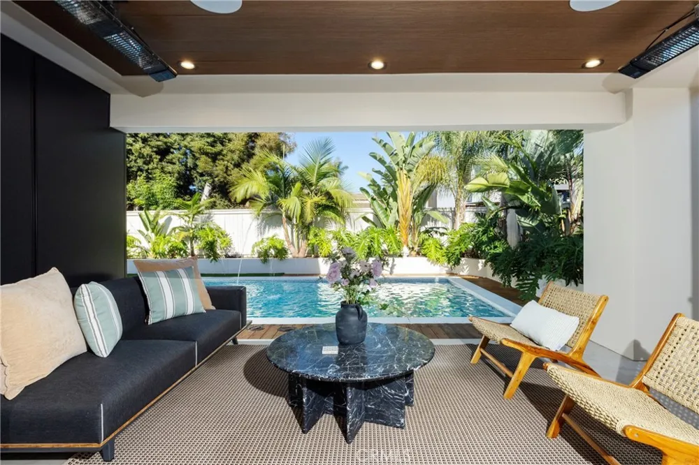 16732 Edgewater Huntington Beach, CA 92649
