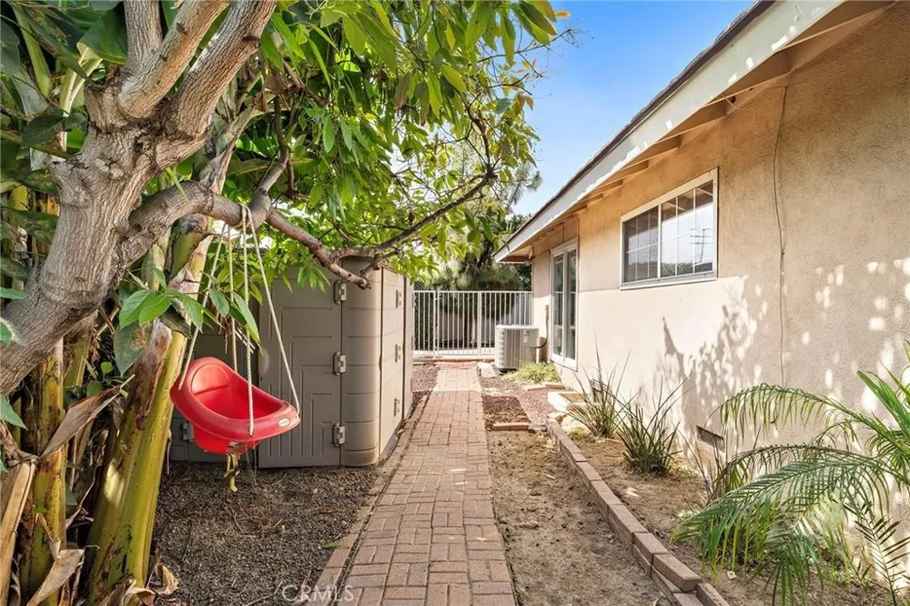 1481 Lance Tustin, CA 92780