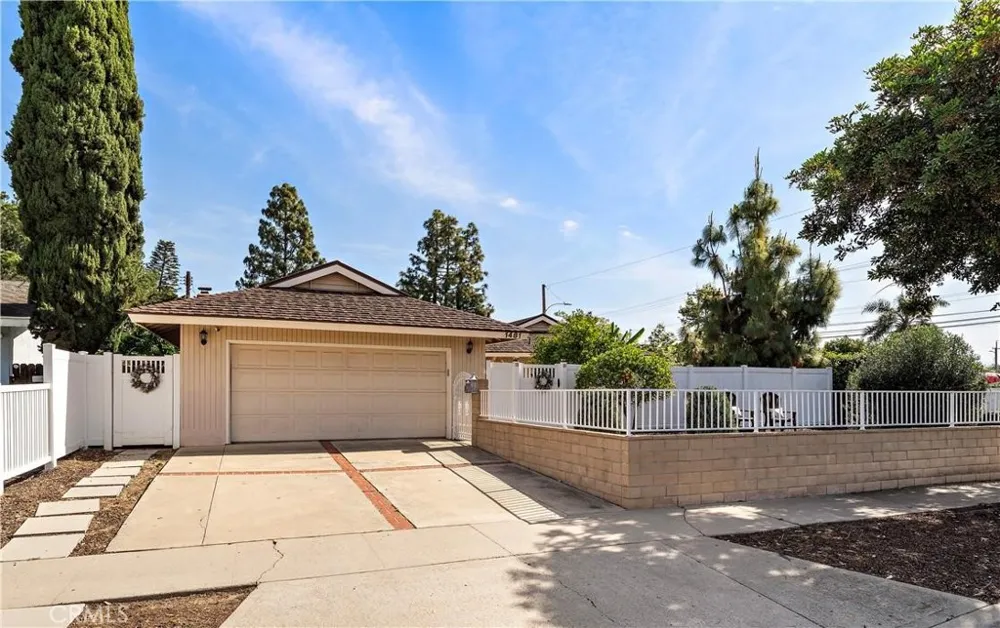 1481 Lance Tustin, CA 92780