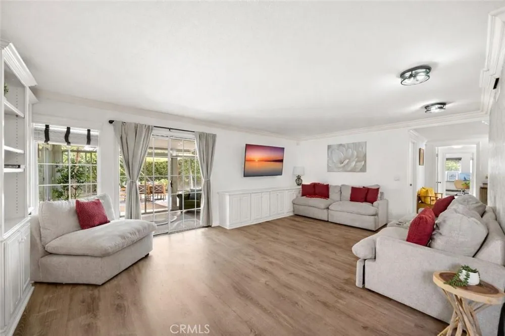 1481 Lance Tustin, CA 92780