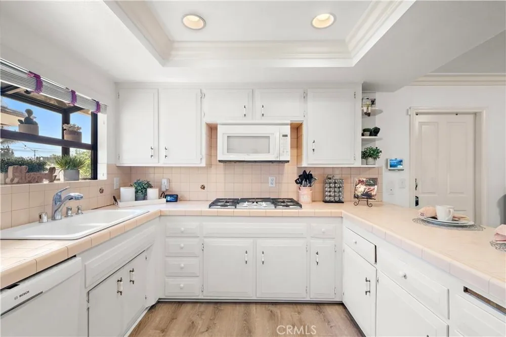 1481 Lance Tustin, CA 92780