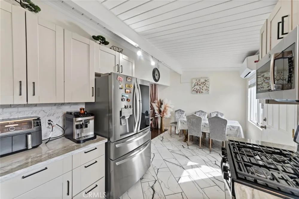5721 N Rockvale Ave Azusa, CA 91702