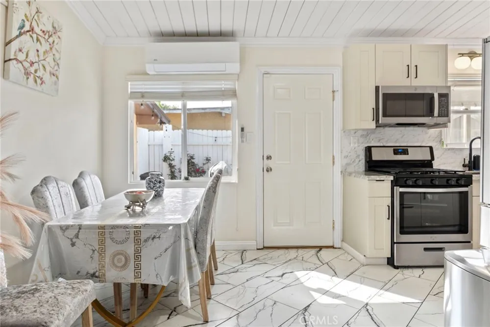 5721 N Rockvale Ave Azusa, CA 91702