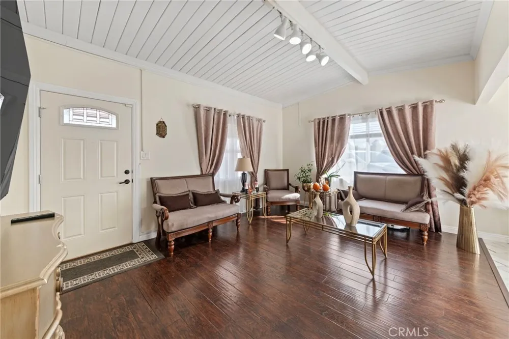 5721 N Rockvale Ave Azusa, CA 91702