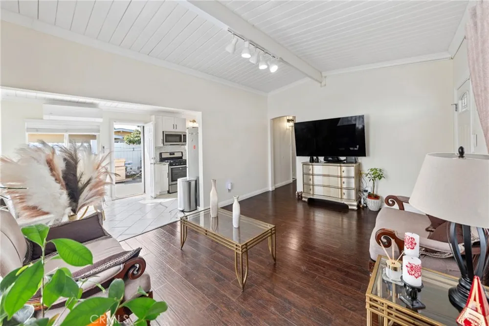 5721 N Rockvale Ave Azusa, CA 91702