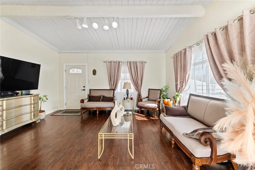 5721 N Rockvale Ave Azusa, CA 91702