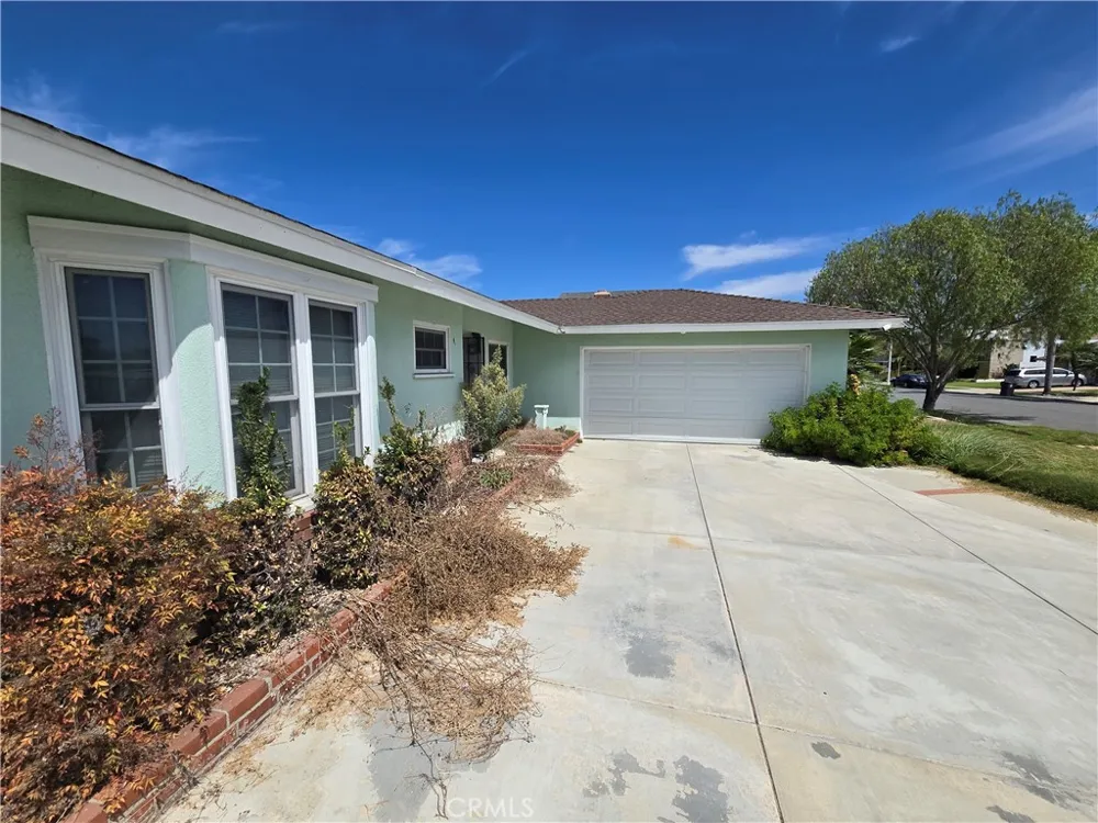 17391 Elm Street Fountain Valley, CA 92708