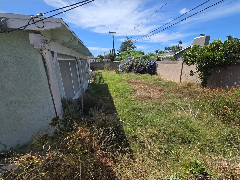17391 Elm Street Fountain Valley, CA 92708