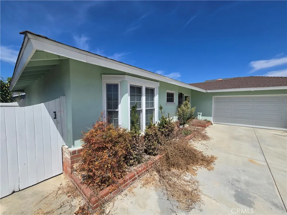 17391 Elm Street Fountain Valley, CA 92708