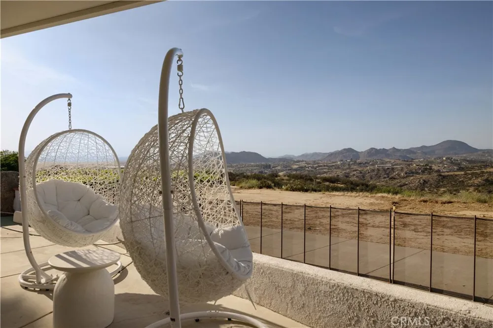 39140 Gray Squirrel Temecula, CA 92592