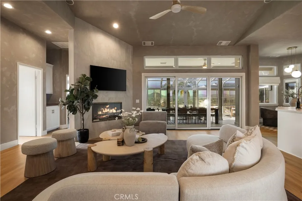 39140 Gray Squirrel Temecula, CA 92592