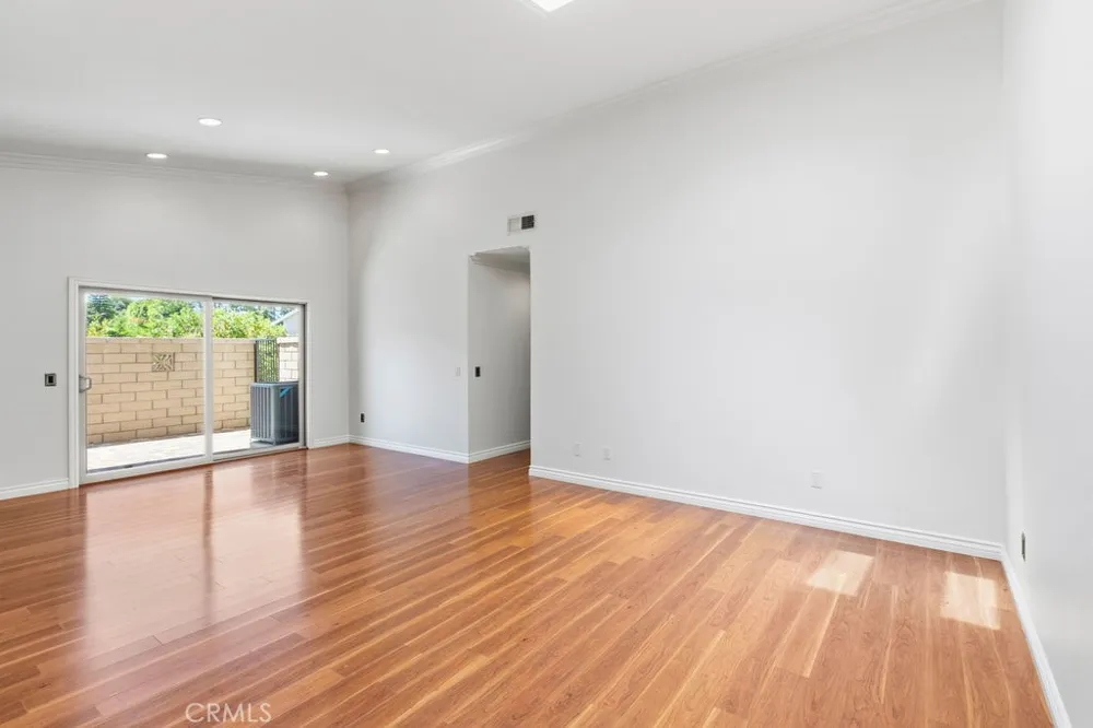 8565 Van Ness Circle #701A Huntington Beach, CA 92646
