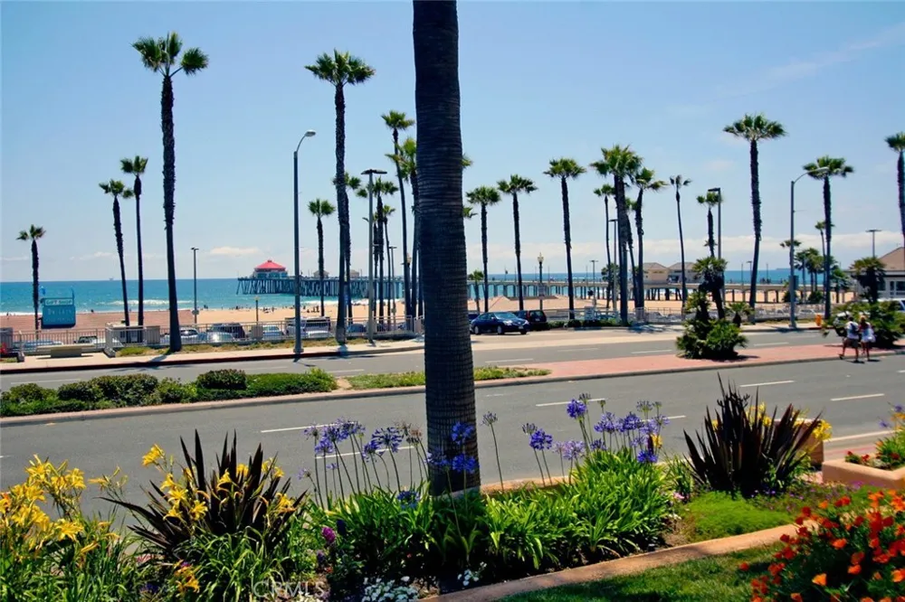 200 Pacific Coast Highway #329 Huntington Beach, CA 92648