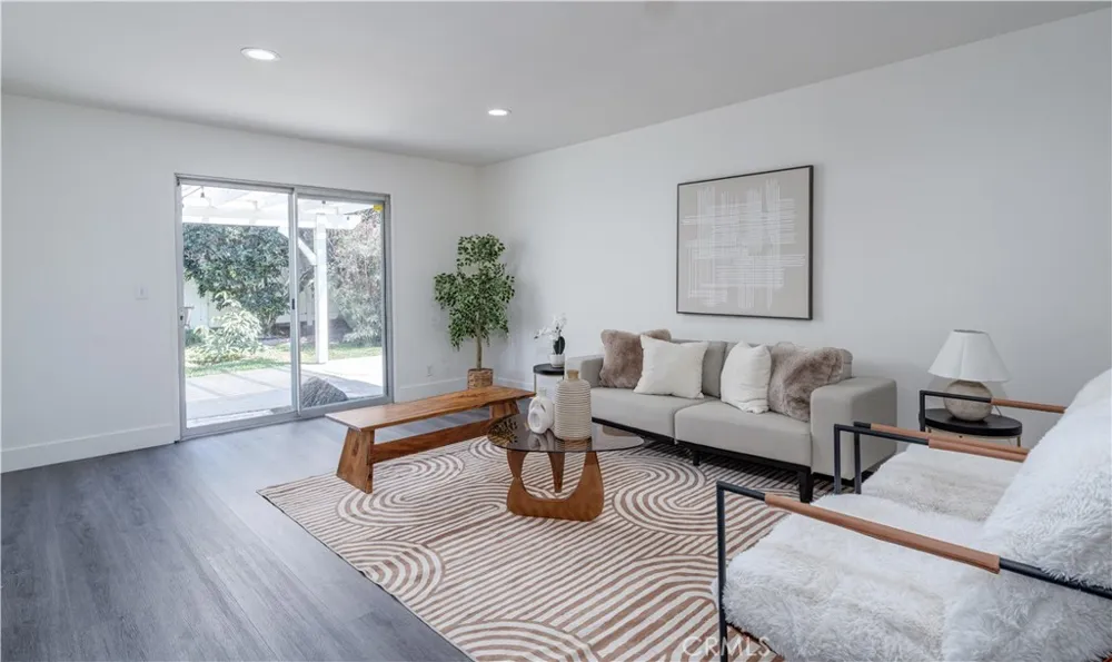 3062 Johnson Avenue Costa Mesa, CA 92626