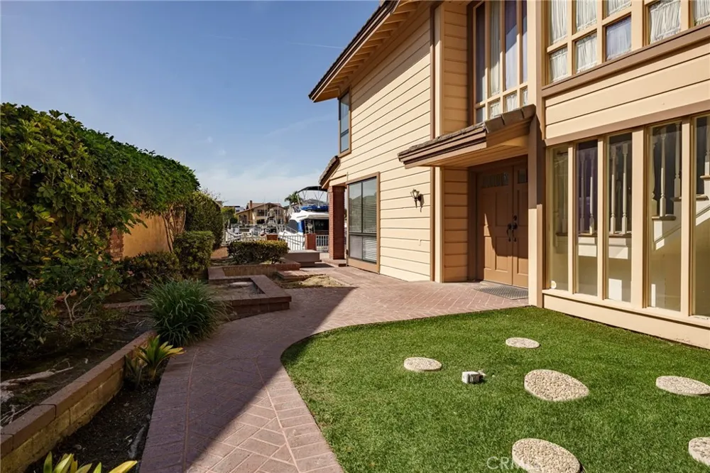 17052 Marina Bay Huntington Beach, CA 92646