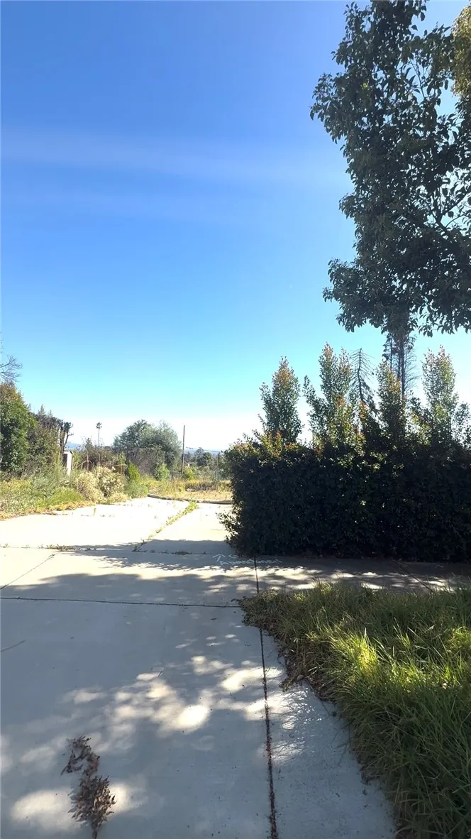 940 E Mariposa Altadena, CA 91001