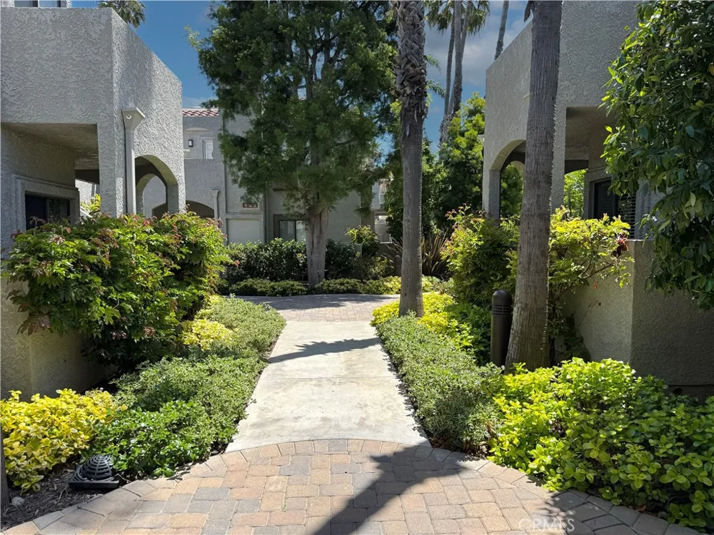 4762 Tiara #102 Huntington Beach, CA 92649