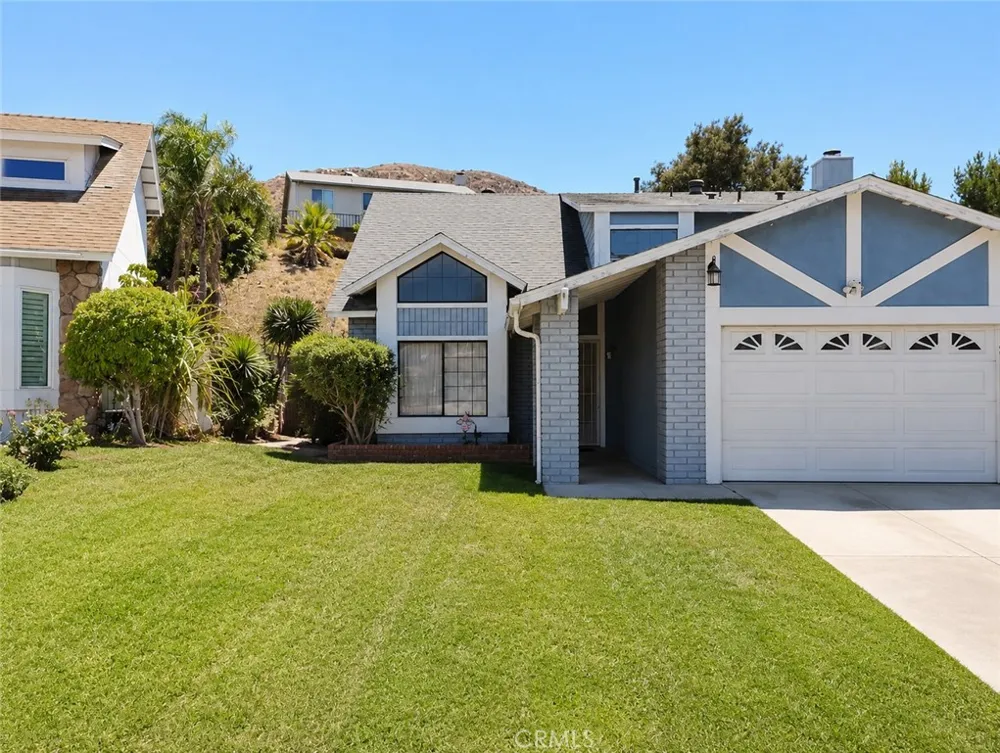 14571 Long View Fontana, CA 92337