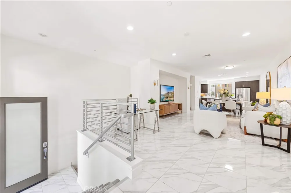 248 Rockefeller Irvine, CA 92612