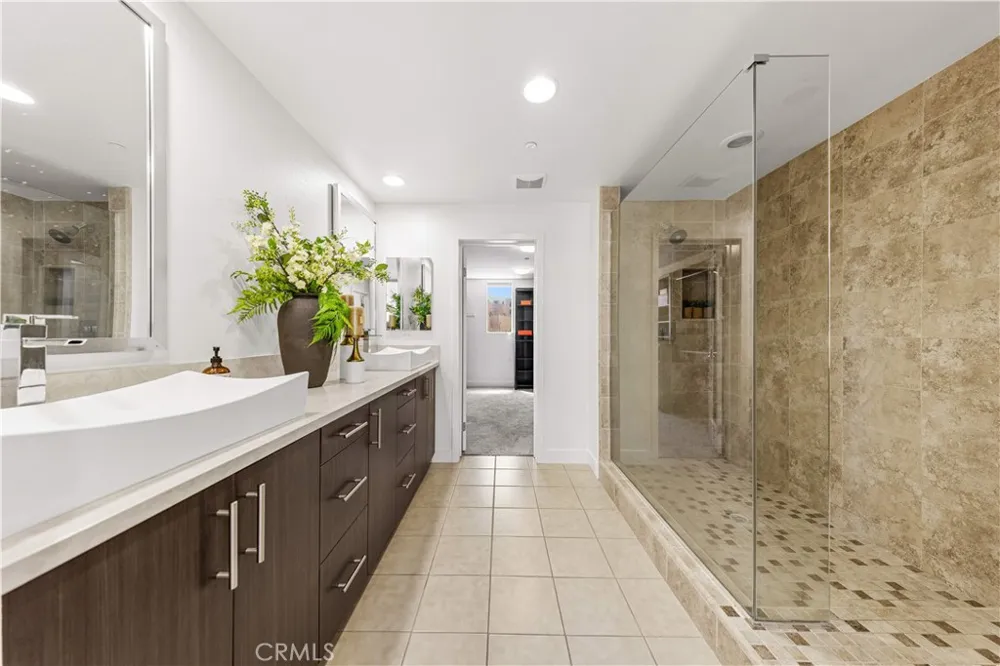 248 Rockefeller Irvine, CA 92612