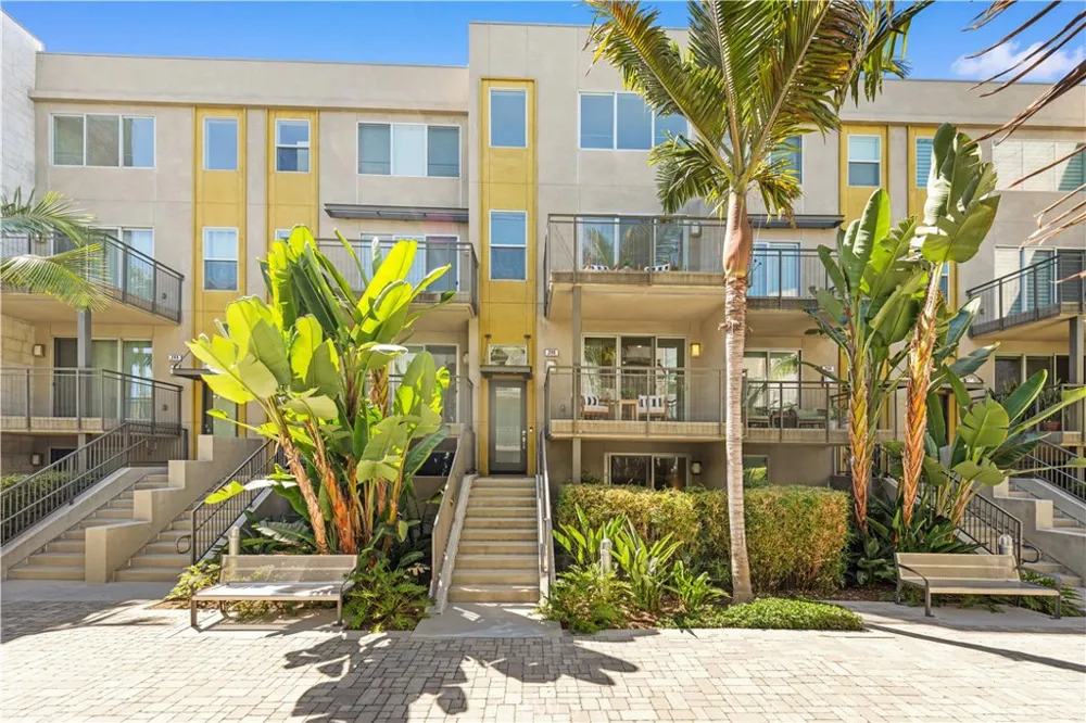 248 Rockefeller Irvine, CA 92612