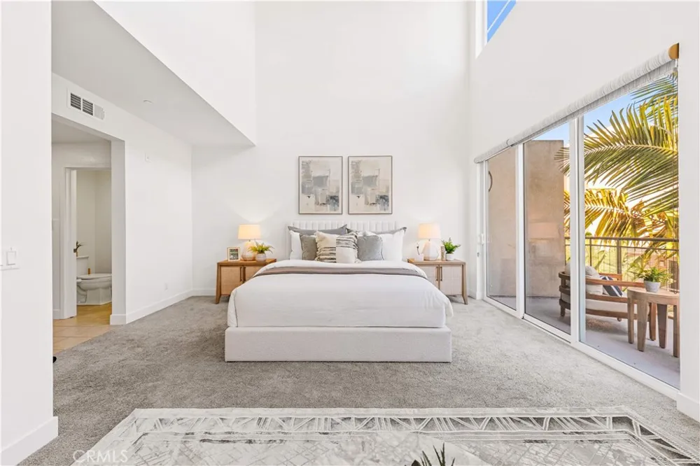 248 Rockefeller Irvine, CA 92612