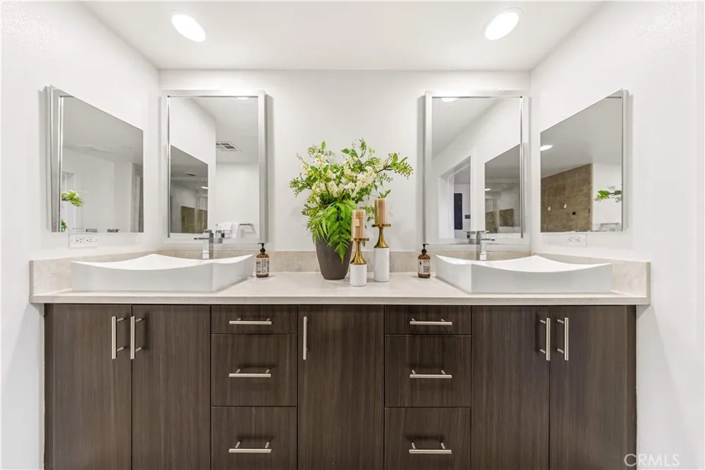 248 Rockefeller Irvine, CA 92612