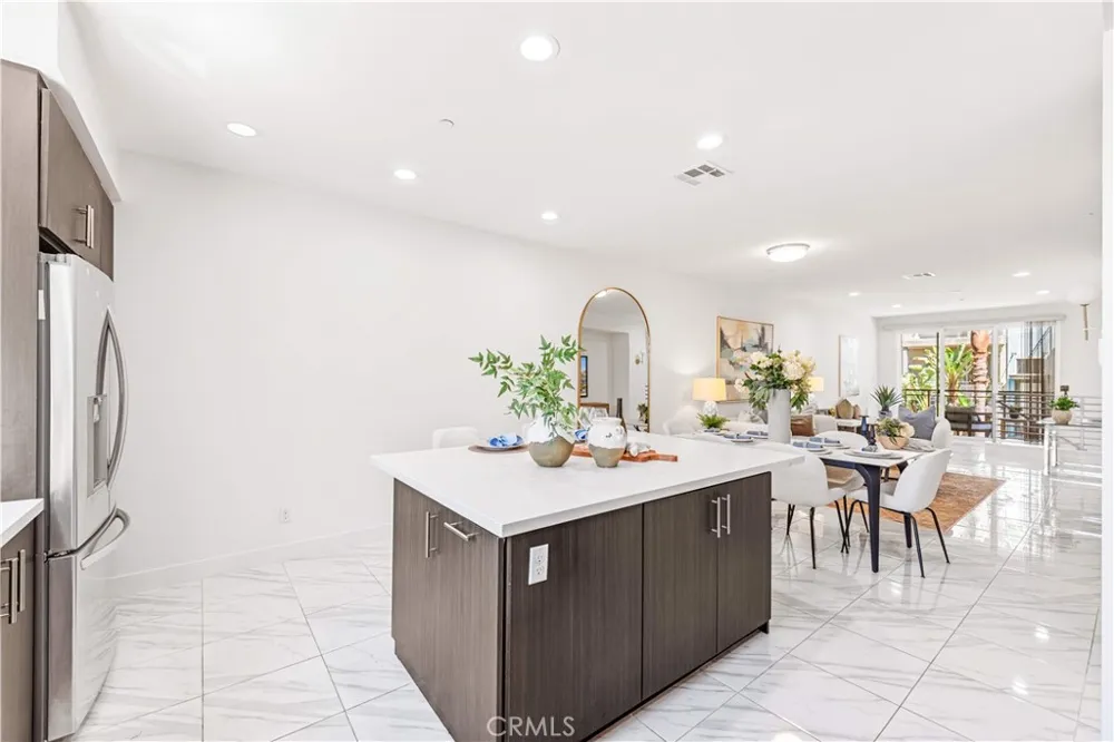 248 Rockefeller Irvine, CA 92612