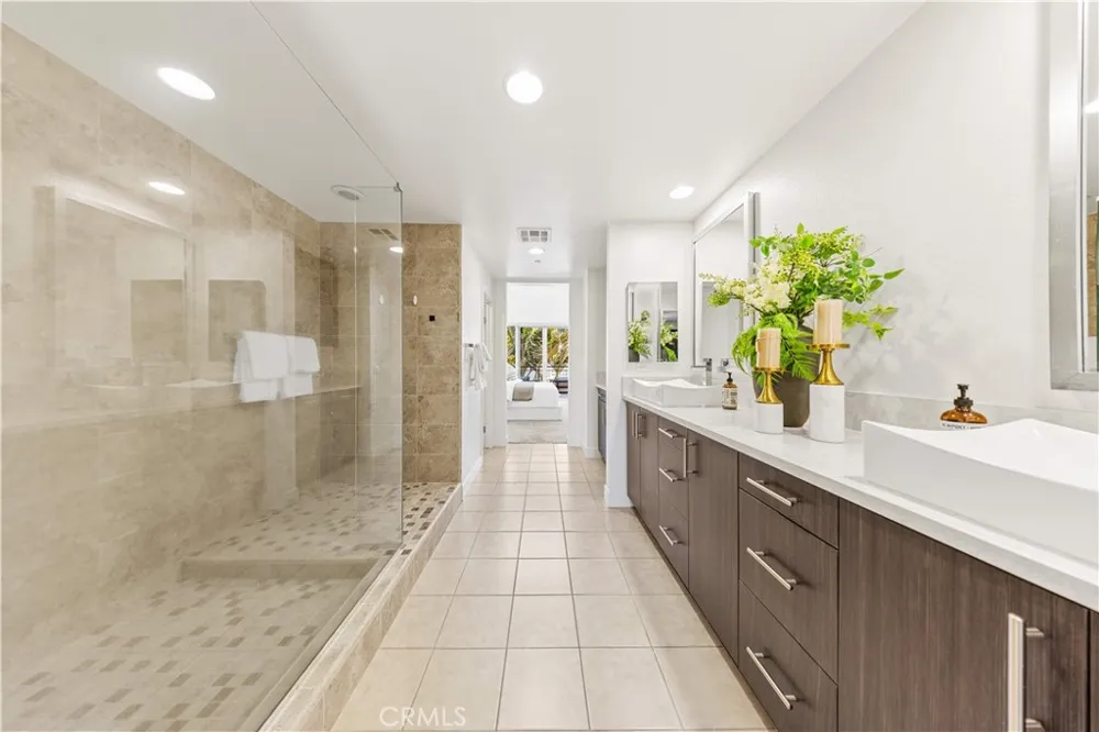 248 Rockefeller Irvine, CA 92612
