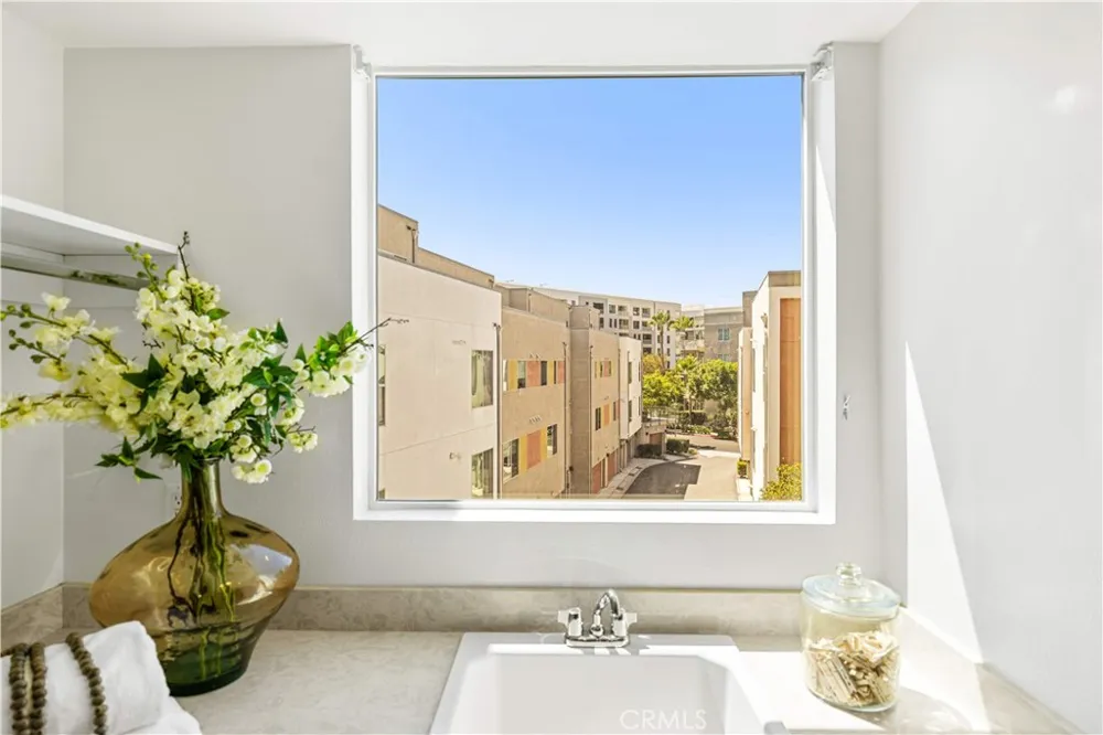 248 Rockefeller Irvine, CA 92612