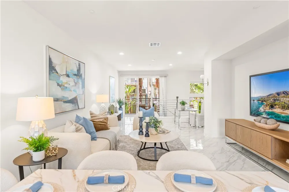 248 Rockefeller Irvine, CA 92612