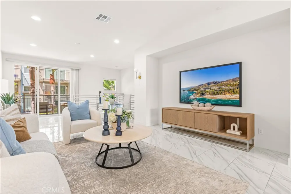 248 Rockefeller Irvine, CA 92612