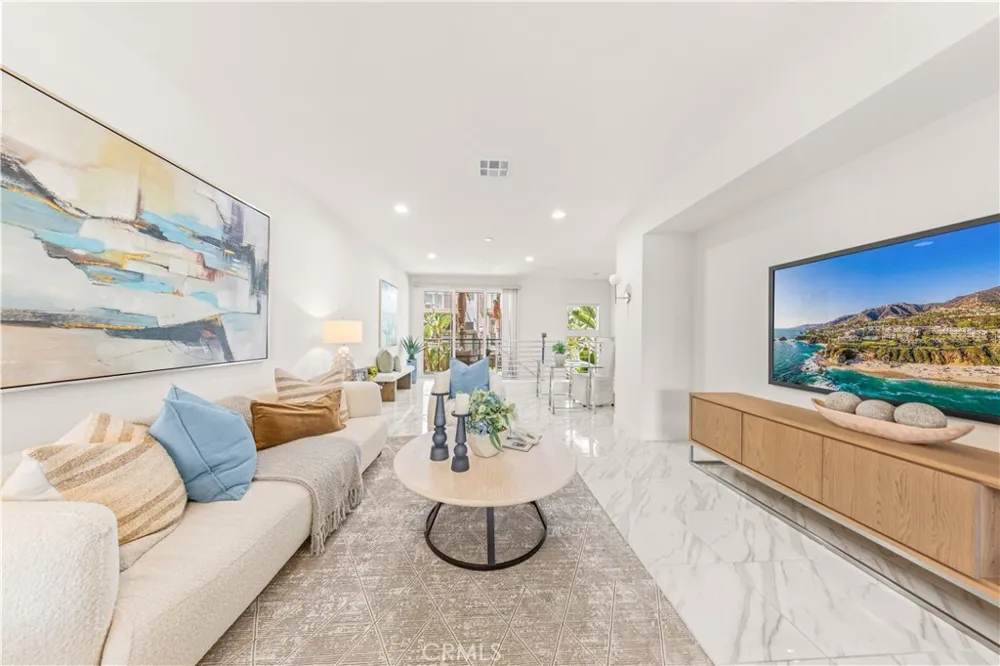 248 Rockefeller Irvine, CA 92612