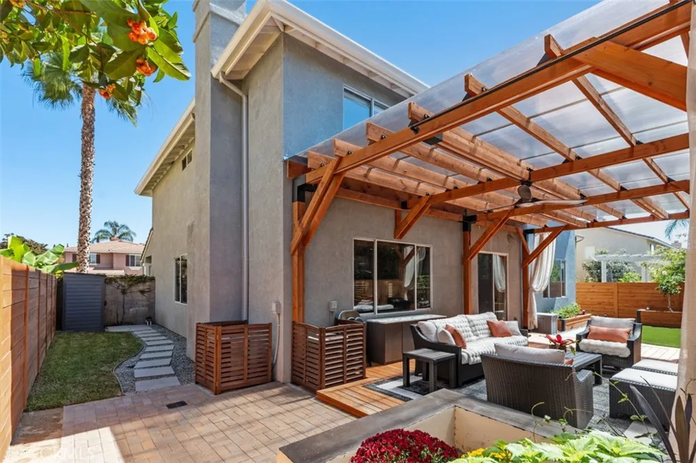 8 National Place Place Irvine, CA 92602