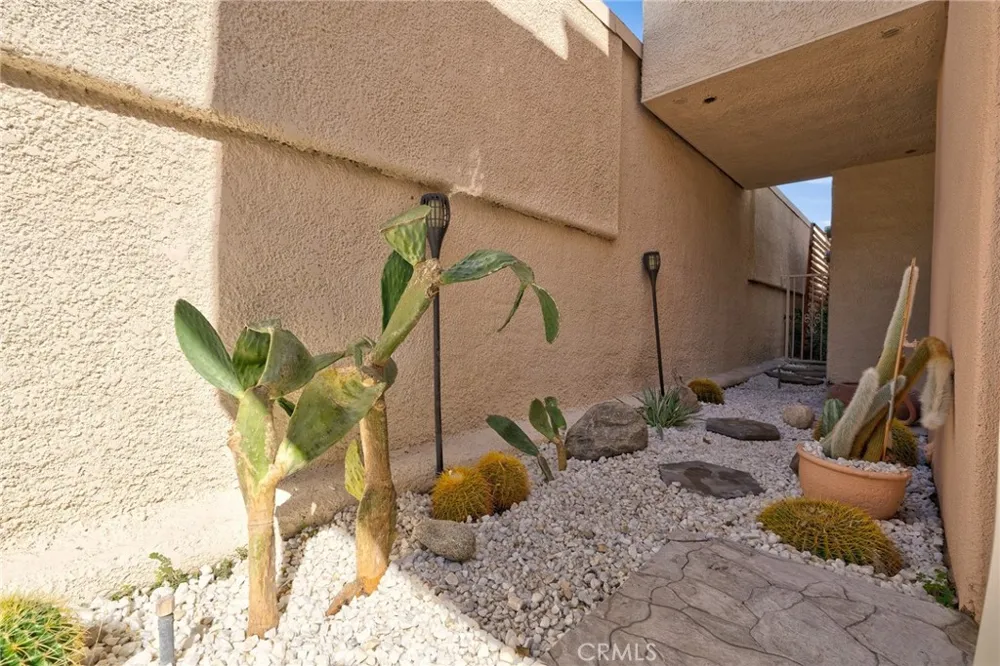 2007 E Columbard Palm Springs, CA 92264