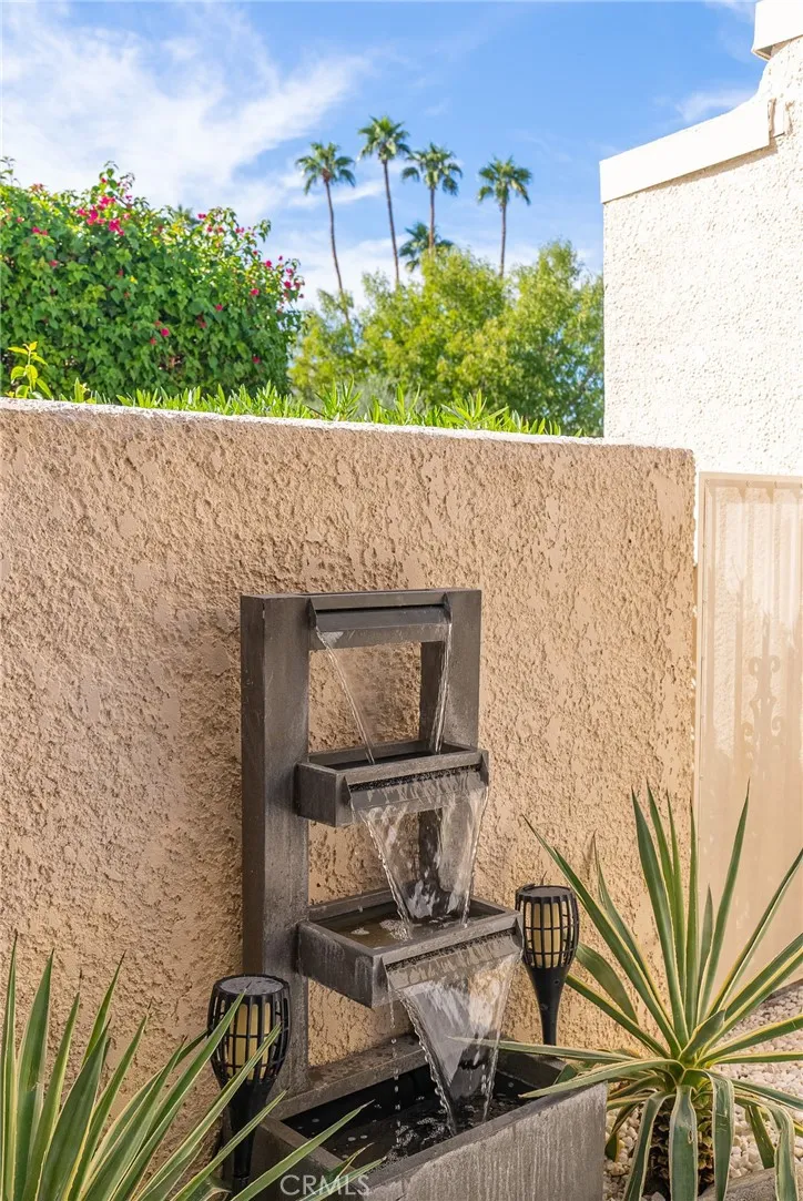 2007 E Columbard Palm Springs, CA 92264