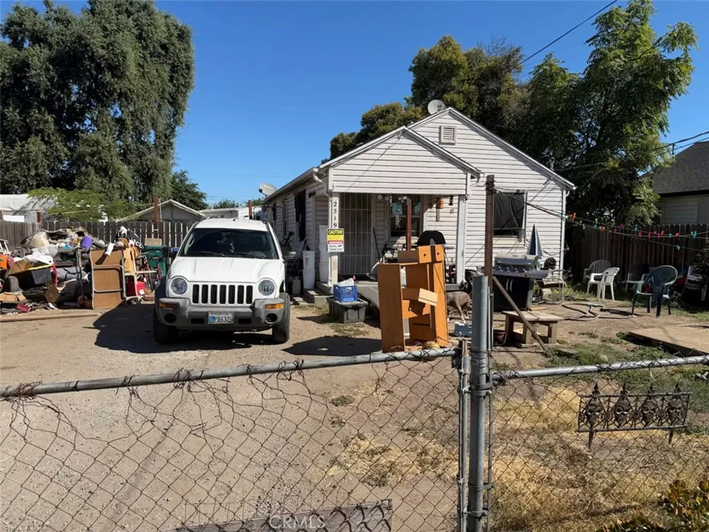 2519 E Lindsay Street Stockton, CA 95205