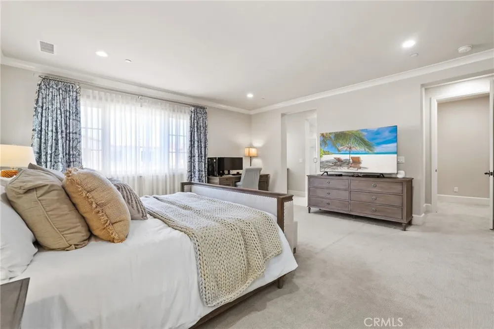 109 Andirons Irvine, CA 92602