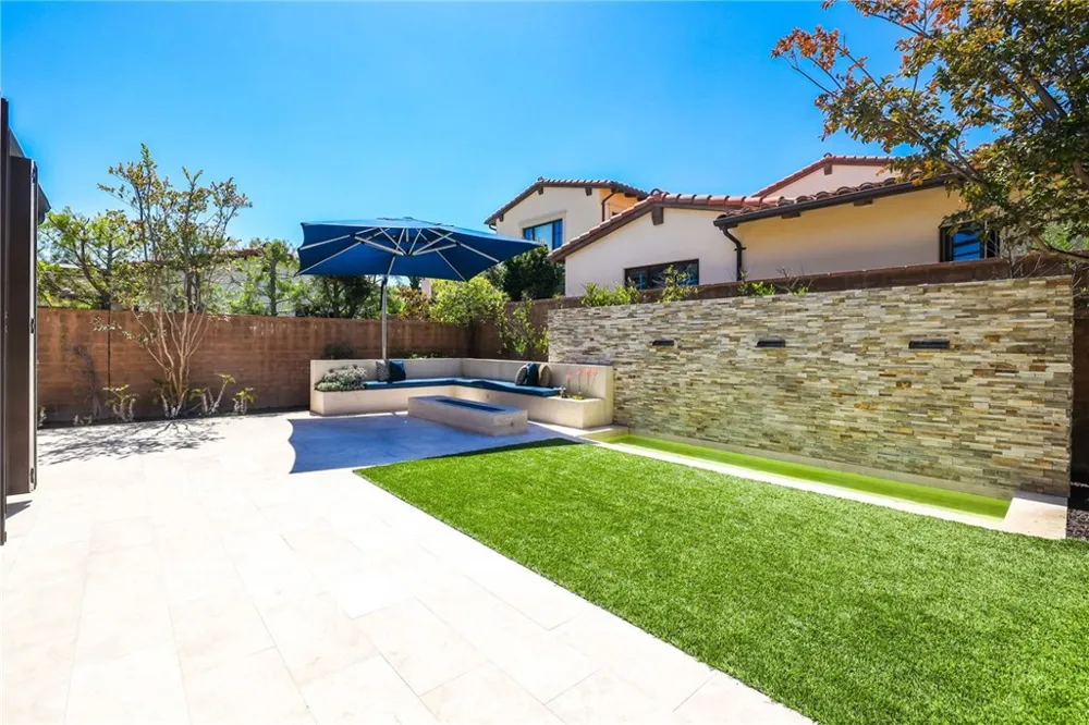 109 Andirons Irvine, CA 92602