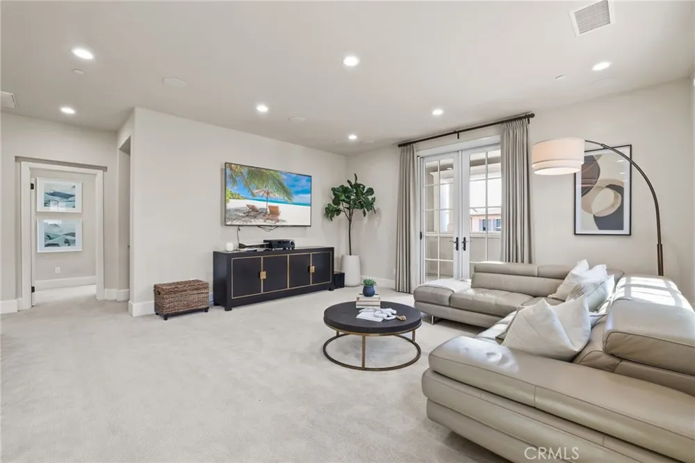 109 Andirons Irvine, CA 92602