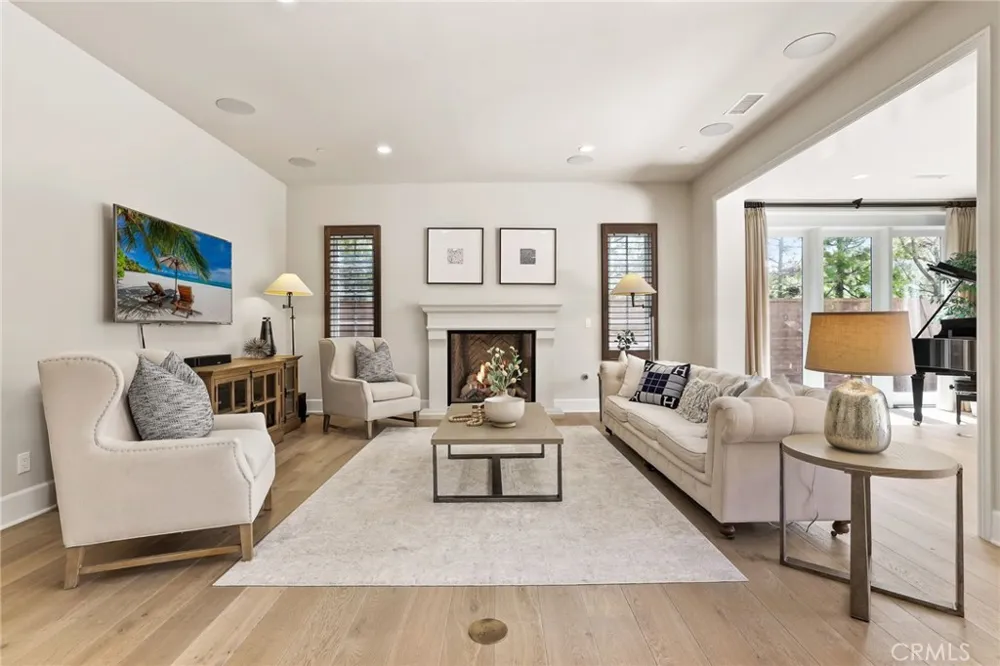 109 Andirons Irvine, CA 92602